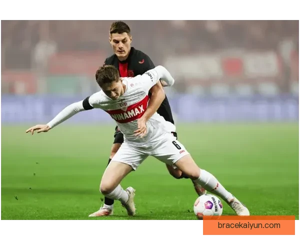 德甲斯图加特的控球风格持续回暖，凸显战术灵活性与团队配合。